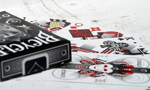 Baraja Bicycle Oblivion con errores de impresión de 1st Run (blanca) de Collectable Playing Cards