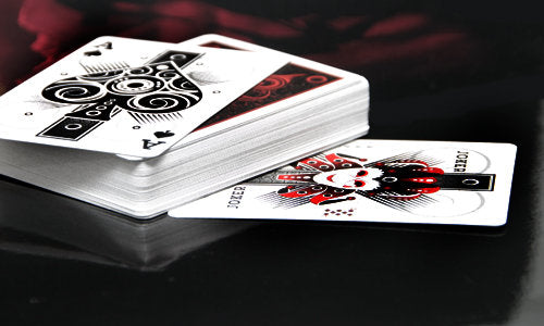 Baraja Bicycle Oblivion con errores de impresión de 1st Run (roja) de Collectable Playing Cards