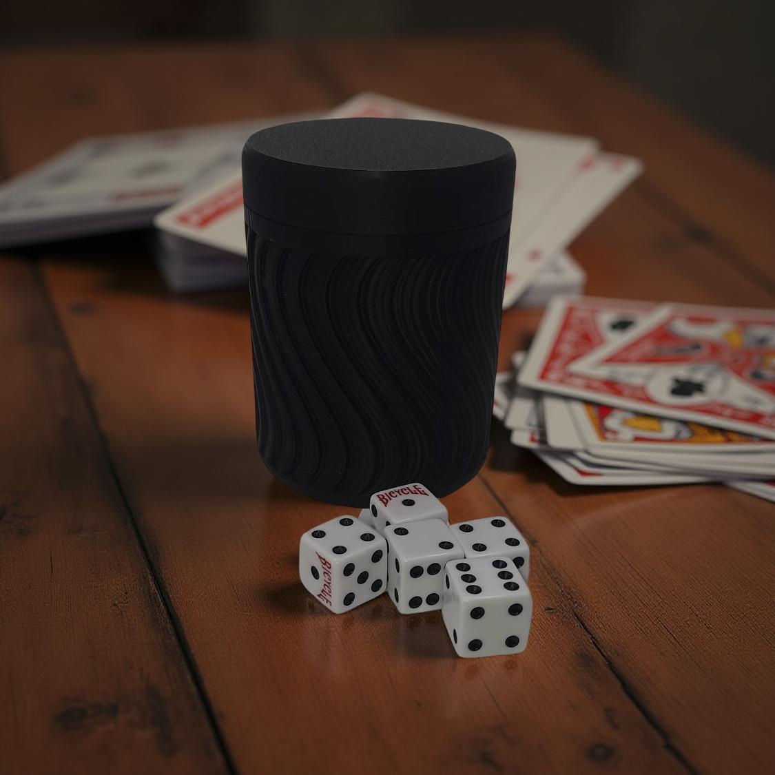 Deluxe Plastic Die Cup with Lid and 5 Bicycle Dice