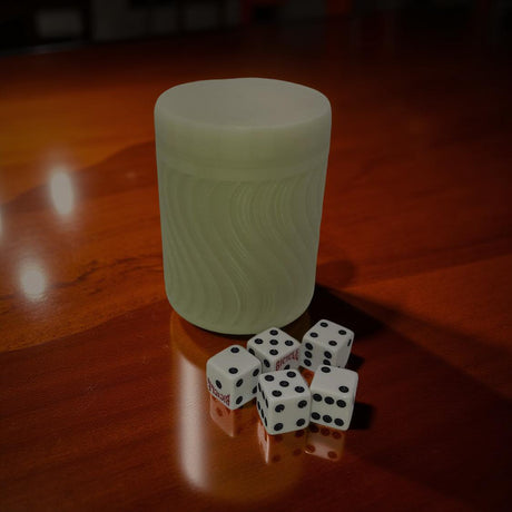 Deluxe Plastic Die Cup with Lid and 5 Bicycle Dice