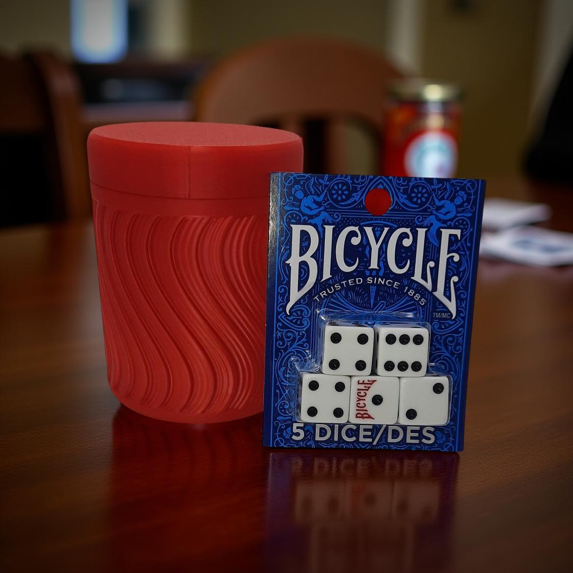 Deluxe Plastic Die Cup with Lid and 5 Bicycle Dice