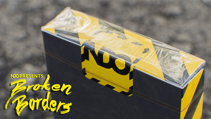 Naipes Broken Borders de The New Deck Order